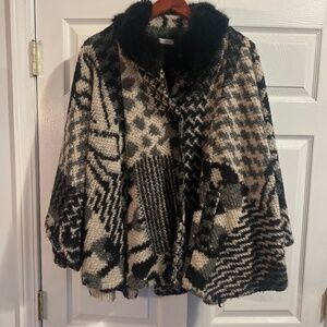 Beautiful faux fur collar cape.